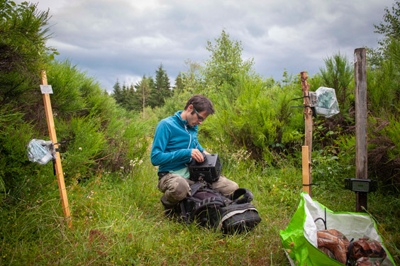 Emmanuel Rondeau Setting up the Scout Camera Box